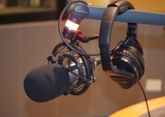 Arbeta som resejournalist för radio